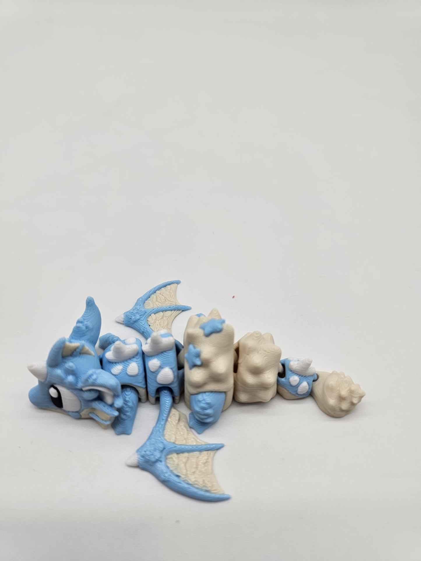 Jucarie Articulata Dragon Marin cu Ou - Figurina Flexibila